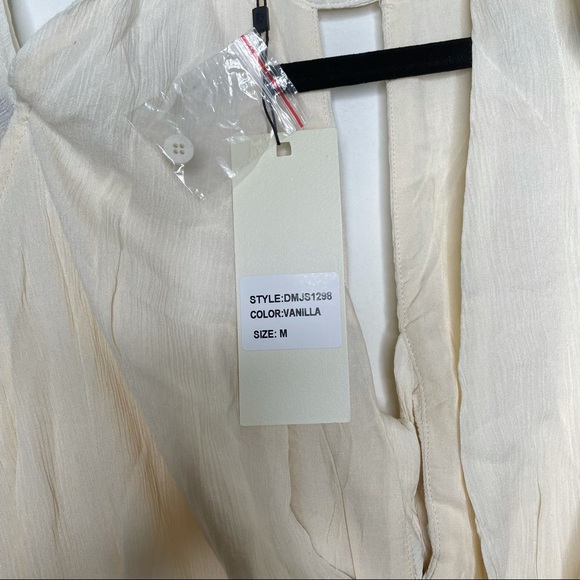 Dance & Marvel Romper Cold Shoulder High Neck Cream Shorts Size M - Picture 9 of 13